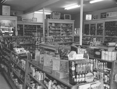 Pharmacie R. Breau inside.jpg