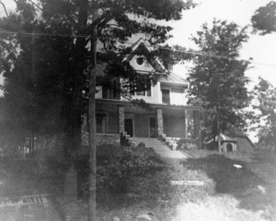 Maison Pius Michaud rue St-Francois parking.jpg