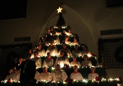 Singing Christmas Tree Choir