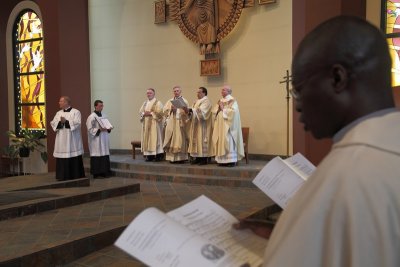 FrBrosamer_Ordination_OLG_-7Jun2013_0021 [800x533].JPG