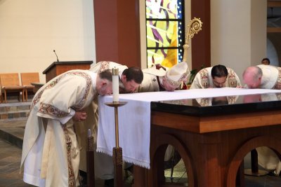 FrBrosamer_Ordination_OLG_-7Jun2013_0154 [800x533].JPG