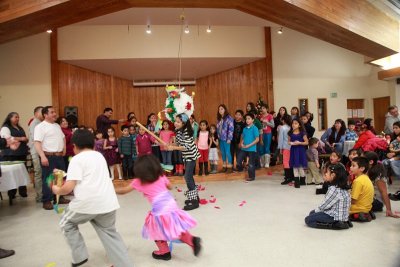 OLG_Christmas_PosadaVI_20Dec2013_0297 [800x533].JPG