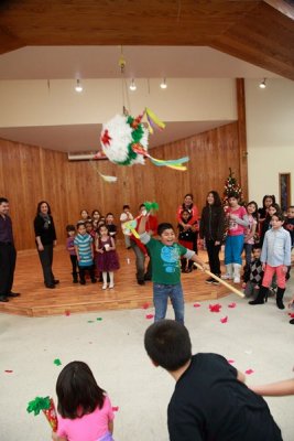 OLG_Christmas_PosadaVI_20Dec2013_0302 [400x600].JPG