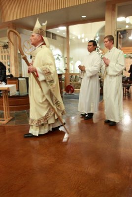 OLG_Midnight_Christmas_Mass_25Dec2013_0009 [402x600].JPG