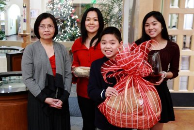 OLG_Midnight_Christmas_Mass_25Dec2013_0048b [800x538].JPG