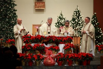OLG_Midnight_Christmas_Mass_25Dec2013_0077 [800x533].JPG