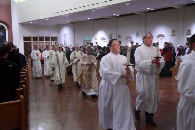 OLG_Midnight_Christmas_Mass_25Dec2013_0098 [800x533].JPG