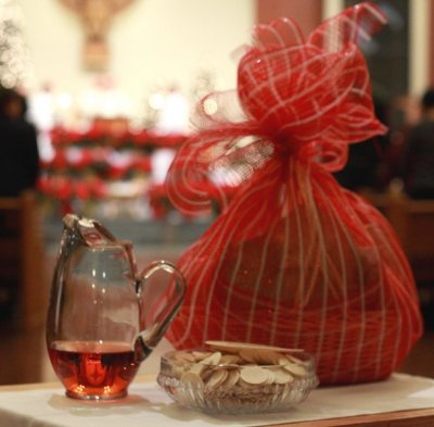 OLG_Midnight_Christmas_Mass_25Dec2013_0047d [611x600].JPG