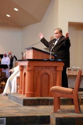 OLG_EasterVigil_19Apr2014_0371 [513x768] [401x600].JPG