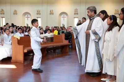 1stCommunion_1130Mass_04May2014_0141 [800x533].JPG