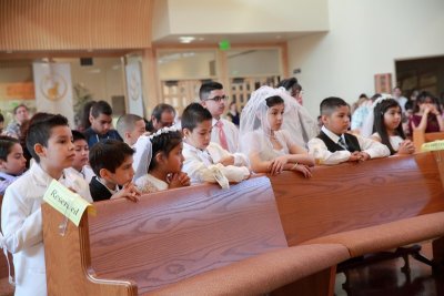 1stCommunion_1130Mass_04May2014_0148 [800x533].JPG