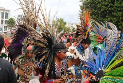 Basilica_Dancerando_Azteca_08nov2015_1120 [800x600 wmg12].JPG