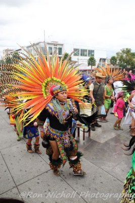 Basilica_Dancerando_Azteca_08nov2015_1251 [800x600 wmg12].JPG