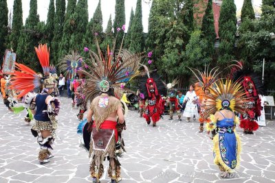 Basilica_Dancerando_Azteca_08nov2015_1430 [800x600 wmg12].JPG