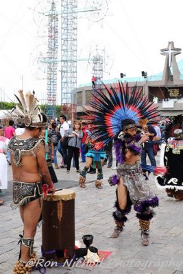 Basilica_Dancerando_Azteca_08nov2015_1485 [800x600 wmg12].JPG