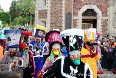 Basilica_Dancerando_Azteca_08nov2015_1500b [800x600 wmg12].JPG