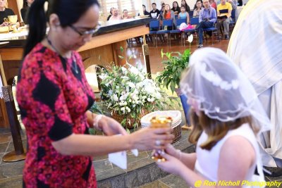 OLG_FirstCommunion_17Apr_2016_0041 [800x600].JPG