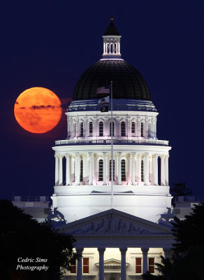    Blue Moon @ Sacramento State Capitol