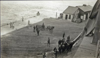 Convict lineup on dock 1910c 2.jpg