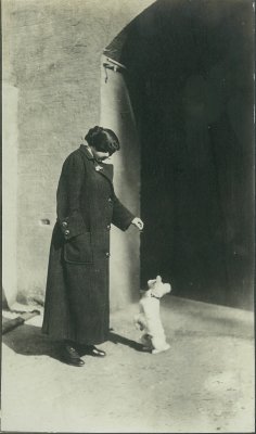 Emma & dog at sallyport 1910c.jpg