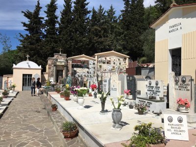 Cemetery above Massarosa 4-18-11 1.jpg