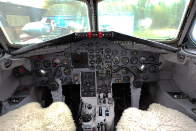 DH125 cockpit