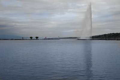 The famous jet deau at Geneva, one of the largest water fountains in the world, on a grey overcast day