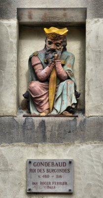  King Gondebaud finds a quiet spot in an alcove in Geneva