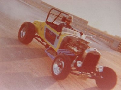Bill Hart racing his Mr Roberts B/SR Roadster in 1976