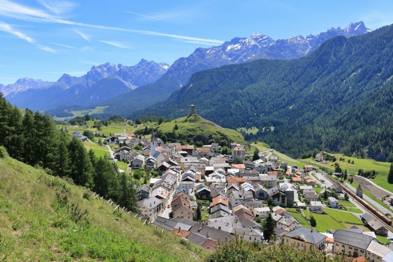 Hiking from Guarda to Ardez