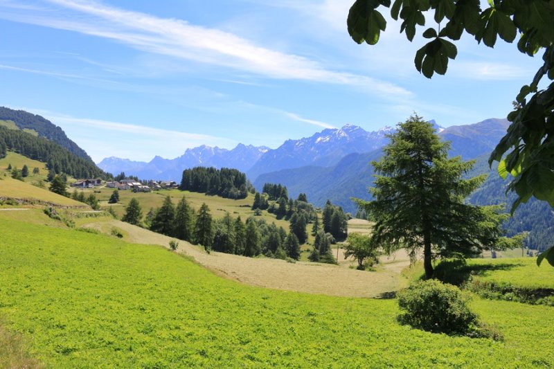Hiking from Guarda to Ardez