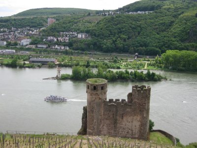 Rdesheim am Rhein. Ruins of Ehrenfels Castle