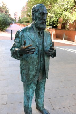 Antoni Gaud.Statue at Portal de la Finca Miralles