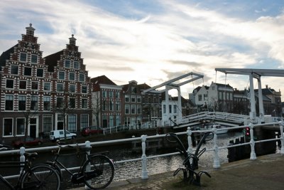 Haarlem. Gravestenen Bridge