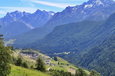 Hiking from Guarda to Ardez