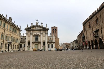 Mantova. Piazza Sordello