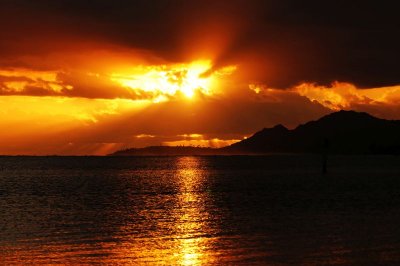 The sky on fire Maunalua Bay.jpg