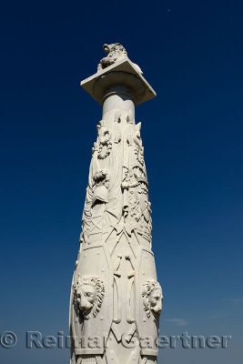 345 Lion obelisk.jpg