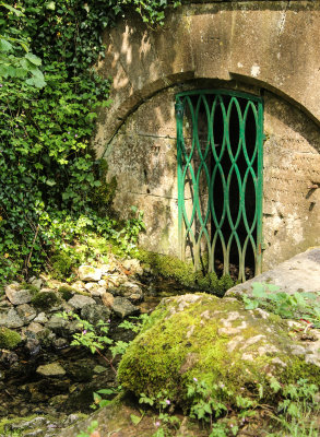 Source de la Marne - old roman wall