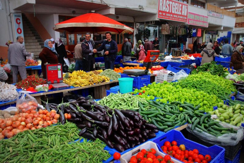 Elmali, the vegetable market