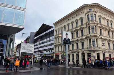 Checkpoint Charlie - 7005