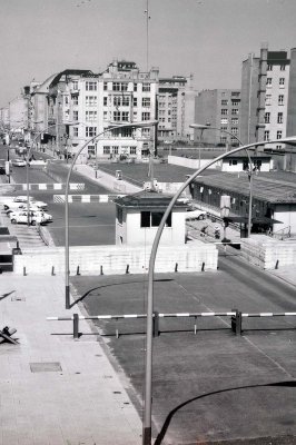 Checkpoint Charlie (old picture from the exhibition) - 7011