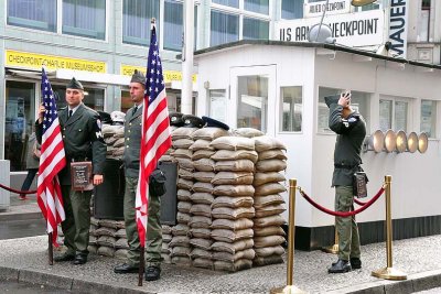 Checkpoint Charlie - 7044