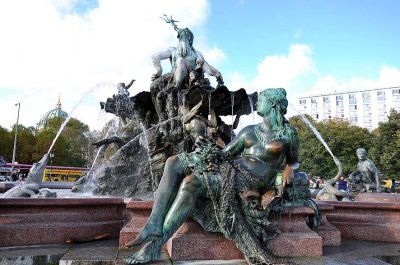 Neptune Fountain - 7686