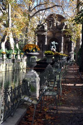 Autumn in Luxembourg gardens, Medecis Fountain - 8628