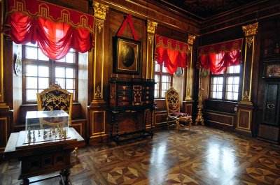 Walnut cabinet, Menchikov Palace - 0142