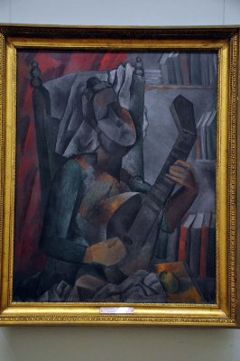 Pablo Picasso - Woman playing a mandolin (1909) - 0949