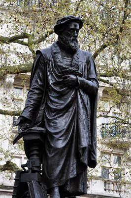 William Tyndale statue - Whitehall Gardens - 3190