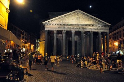Pantheon and Piazza della Rotonda - 2202
