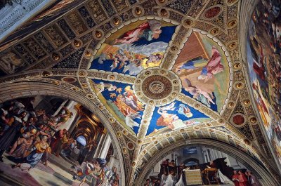 Room of Heliodorus (1512-1514) decorated by Raphael, Stanze di Raffaello, Vatican Museum - 2432